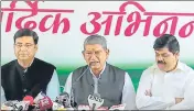  ?? HT PHOTO ?? Congress leader Harish Rawat (centre) addressing a press conference in Dehradun on Saturday.