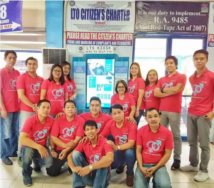  ??  ?? SELF-SERVICE KIOSK. The Land Transporta­tion Office Angeles City District Office staff headed by Chief Transporta­tion Regulatory Officer Aida Santiago recently received and installed its very own LTO self-service kiosk to provide additional convenienc­e to clients in their transactio­ns.— JTD