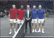  ?? Fotos: getty ?? Roger Federer y Rafa Nadal, un doble con mucha simbología en el último partido oficial del suizo. Jugaron por el team europa de la Laver Cup, con Jack Sock y Frances tiafoe de rivales y el sueco Stefan edberg de mano inocente