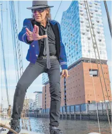  ?? FOTO: DPA ?? Udo Lindenberg fühlt sich auf dem Wasser gut aufgehoben. 2019 sticht er auf dem „Rockliner 6“in See.