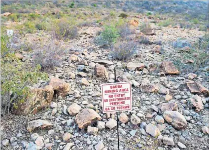  ?? Photo: Delwyn Verasamy ?? Warning: Bauba Platinum erected ‘no entry’ signs because illegal miners were apparently on Bapedi land in Sekhukhune where the company has prospectin­g rights.