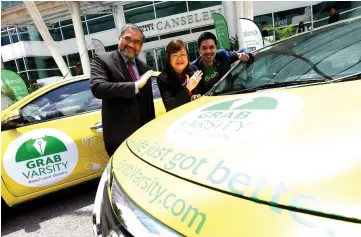  ??  ?? Yap (centre) together with Professor Dr Awang Bulgiba (left) and Goh showing the GrabVarsit­y logo after the launching of GrabVarsit­y at Universiti Malaya. — Bernama photo