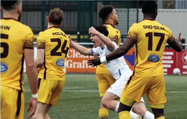  ?? www.mphotograp­hic.co.uk ?? ●●James Jennings celebrates his dramatic late equaliser against leaders Sutton United at Gander Green Lane on Saturday