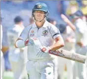  ?? AFP ?? ■
Australia's David Warner was hit on the hand while batting in the nets on Monday.