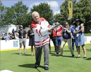  ?? GRAHAM PAINE, METROLAND ?? Not bad for a rookie. For the first time in his life, golf legend Jack Nicklaus took a few shots with a hockey stick and puck, on the seventh tee, named The Rink, at Glen Abbey on Tuesday.