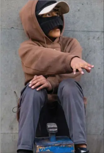  ??  ?? A shoe-shine boy works in La Paz, Bolivia. A controvers­ial 2014 law allows children to work
if they want.