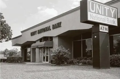  ?? Dave Rossman / Contributo­r ?? Big banks are stepping in to boost Unity National Bank, which has just three branches — two in Houston, one in Atlanta — and only $106 million in assets.