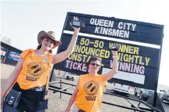  ?? DON HEALY/Leader-Post ?? Volunteers Carmen Knaus, left, and Annette Clute sell 50-50 tickets for the Queen City Kinsmen
during the 2015 Craven Country Jamboree on Friday.