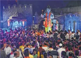  ?? PIC: BL SONI ?? Shiv Sena workers hold ‘Maha Aartis’ in Ghatkopar and other parts of Mumbai as part of its campaign to build Ram Mandir in Ayodhya.