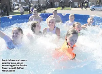  ?? ARTHUR ALLISON ?? Local children and parents enjoying a cool street swimming pool on Antrim Street in north Belfast