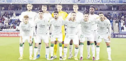  ?? CÓRDOBA ?? Equipo titular del Córdoba CF que saltó el sábado a jugar ante el Deportivo, en Riazor.