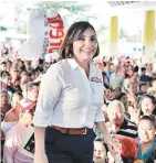  ??  ?? • Lorena Méndez Denis, llevaría la ventaja por la alcaldía de Comalcalco.