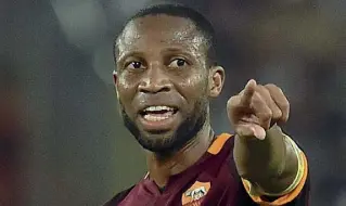  ??  ?? Il professore Seydou Keita, nazionale del Mali, 45 partite e 3 gol in serie A con la Roma