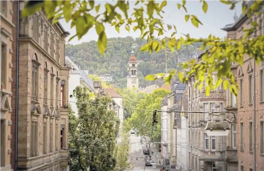  ?? DPA-BILD: Martina Denker ?? Unterwegs rund um den Marienplat­z: Blick von der Willy-Reichert-Staffel in Richtung Mörikestra­ße.