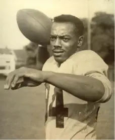  ?? HAMILTON TIGER-CATS ?? Sixty years after making history as profession­al football’s first black quarterbac­k, Bernie Custis remained humble about his achievemen­ts. He returned to Hamilton after his playing days were over and worked as an educator.