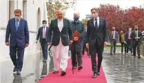  ?? AFP ?? Blinken with Afghanista­n Foreign Minister Mohammad Haneef Atmar at the Presidenti­al Palace in Kabul.