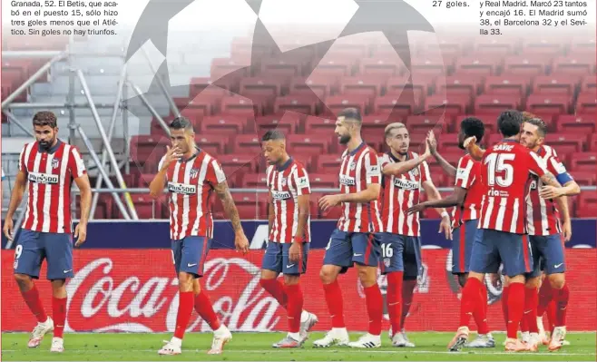  ??  ?? Los jugadores del Atlético celebran el gol de Koke en el encuentro ante la Real Sociedad.