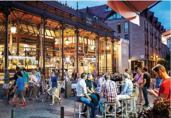  ??  ?? OPEN ALL
HOURS: Head to Mercado de San Miguel, left, or grab a late-night hot chocolate and churros, above, at Chocolater­ia de San Gines