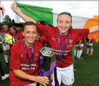  ??  ?? FLYING THE FLAG: Louise Quinn celebrates with fellow Ireland star Katie McCabe during her Arsenal days before her switch to Fiorentina (left)