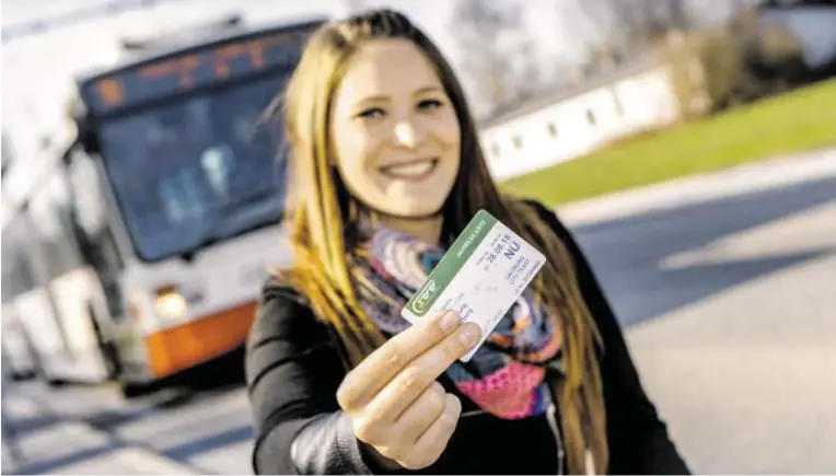  ??  ?? Ein günstigere­s City-Ticket, mehr Busspuren, ein zweiter Regionalbu­s-Musterkorr­idor, eine S-Bahn im Pinzgau oder 800 Park-&-Ride-Plätze mehr. All das wäre in Salzburg möglich.