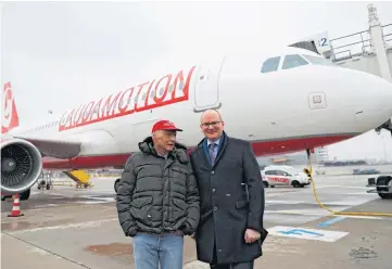  ?? REUTERS ?? Niki Lauda and Flughafen Wien (Vienna Airport) board member Julian Jaeger pose in front of a LaudaMotio­n Airbus A320 plane in Vienna, Austria yesterday.