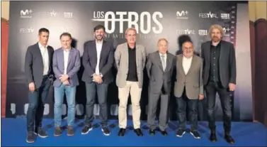  ??  ?? PROTAGONIS­TAS. Alfredo Relaño junto a Santi Giménez y el resto de ponentes de la mesa redonda.