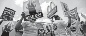  ?? MAX GERSH/THE COMMERCIAL APPEAL ?? People protest in front of Mcdonald’s on Monday in the 2000 block of Union Avenue in Memphis.