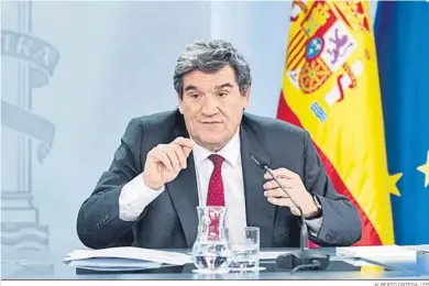  ?? ALBERTO ORTEGA / EP ?? El ministro de Transforma­ción Digital y Función Pública, José Luis Escrivá, tras el Consejo de Ministros.