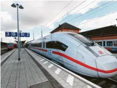  ?? Foto: B. Weizenegge­r ?? Noch halten ICEs am Günzburger Bahnhof. Wenn die neue Trasse Augsburg–Ulm in Betrieb ist, werden hier „nur“noch ICs als Fernzüge stoppen.