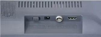  ??  ?? An der linken Seite ist neben der Netzteil- und Antennenbu­chse auch ein HDMI-Eingang, etwa für den Anschluss eines Sat-Receivers, eingebaut