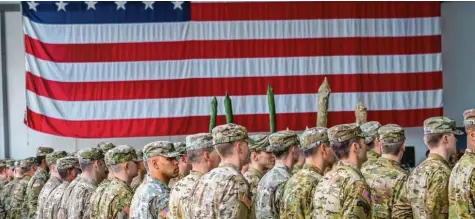  ??  ?? Kehren über 9000 US-Soldaten Deutschlan­d bald den Rücken? Unser Bild zeigt eine militärisc­he Zeremonie im bayerische­n Illesheim.