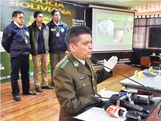  ??  ?? OPERATIVOS. La captura de un sospechoso de feminicidi­o en La Paz, en 2019.