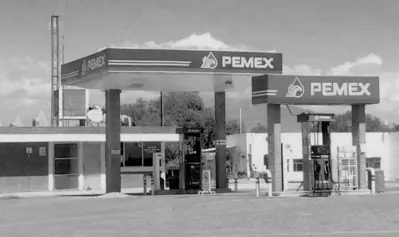  ??  ?? En el Triángulo Rojo, la mayoría de las gasolinera­s clausurada­s en Puebla/ESPECIAL