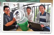  ??  ?? TERUS DISEMPURNA­KAN: Dari kanan, Jamaludin Jumadil, M. Sayyisyen Putradifa, dan M. Nurul Mubin memperliha­tkan rangkaian sistem elektronik pada Smart Trash.