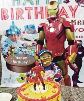  ?? [ FOTO OLIVIA MIWIL / BH ?? Addrick meraikan sambutan hari jadinya bersama keluarga serta penampilan istimewa ‘Iron Man’ di Taman Hidupan Liar Lok Kawi di Penampang.