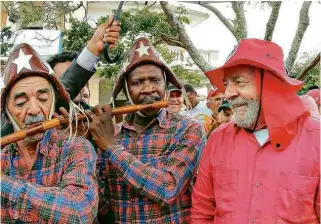  ?? Ricardo Stuckert - 13.jul.2016/Instituto Lula ?? Lula durante visita a um assentamen­to do Movimento dos Trabalhado­res Sem Terra