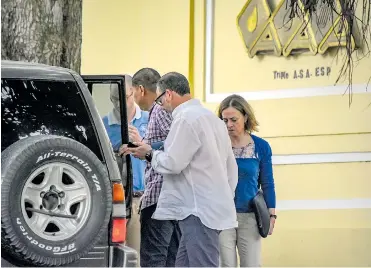  ?? FOTOS HANSEL VáSQUEZ ?? La fiscal española Ana Cuenca con los delegados de la Guardia Nacional de España en la sede de Triple A.