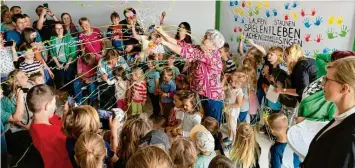  ?? Foto: Alexander Kaya ?? In Steinheim ist jetzt das neue Kinderhaus Kunterbunt feierlich eröffnet worden.