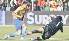  ??  ?? Bolivia’s goalkeeper Carlos Lampe (right) dives to clear a shot by Brazil’s Neymar during their 2018 World Cup qualifier football match in La Paz. — AFP photo