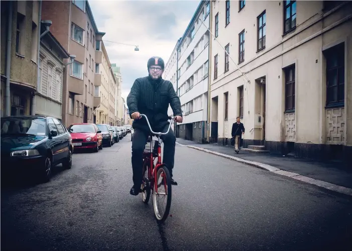  ?? FOTO: RICHARD NORDGREN ?? Klaus Bondam har i flera år jobbat för en säkrare trafikkult­ur i Danmark.