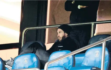  ?? FRANCK FIFE / AFP ?? Sergio Ramos a la llotja de jugadors del Parc dels Prínceps en una imatge habitual