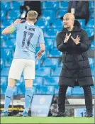  ?? FOTO: EFE ?? Pep da instruccio­nes a De Bruyne