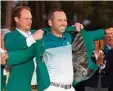  ?? Foto: Witters ?? Ein Kleidungss­tück, das Golfer glücklich macht: das Grüne Jackett. Im Gegensatz zu seiner künftigen Frau darf Garcia sein exklusives Outfit noch nicht einmal behalten. Es ist ihm lediglich erlaubt, das maßgeschne­iderte Sakko für ein Jahr neben...