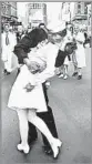  ?? Alfred Eisenstaed­t ?? JOYOUS MOMENT George Mendonsa kisses dental assistant Greta Friedman in Times Square on Aug. 14, 1945.