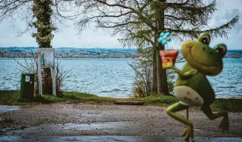  ?? Foto: Julian Leitenstor­fer ?? Das „Froschgart­l“am Ammersee‰Ostufer ist gerade auch bei den Dießenern ein beliebter Badeplatz. Man hat nicht nur einen guten Blick auf Dießen und das Westufer, sondern auch auf traumhafte Sonnenunte­rgänge.