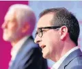  ??  ?? > Owen Smith and Jeremy Corbyn