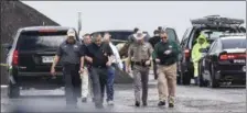  ?? DANNY ZARAGOZA — THE LAREDO MORNING TIMES VIA AP ?? Law enforcemen­t officers gather near the scene where the body of a woman was found near Interstate 35 north of Laredo, Texas.