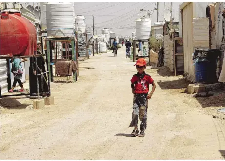  ??  ?? Camp Zaatari in Jordanien: Im zweitgrößt­en Flüchtling­slager der Welt (größtes in Kenia) leben derzeit knapp 90.000 Menschen