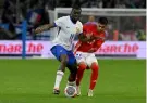  ?? ?? Youssouf Fofana (g) lors de la victoire de l'équipe de France face au Chili (3-2), en match amical le 26 mars 2024 à Marseille