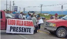  ?? ?? Medio centenar de personas tomaron un tramo de la carretera